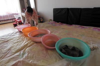 播州楼上漏水，住户失联，小区没物管，业主维权难！律师来支招……
